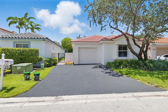 319 NW 74th Way, Plantation, FL 33317