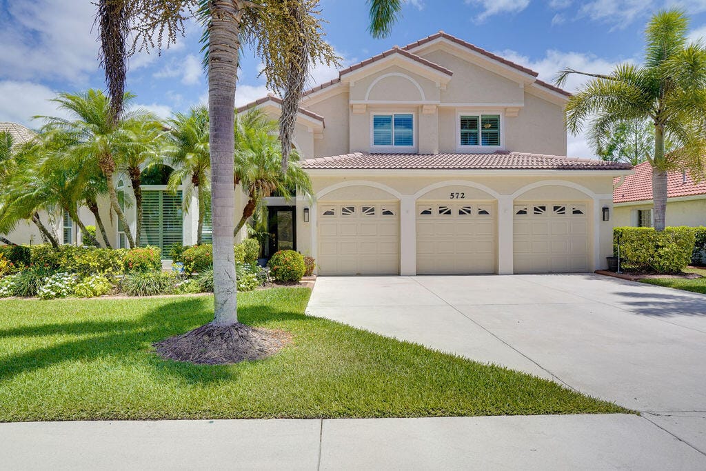 572 SW Romora Bay, Port St. Lucie, FL 34986