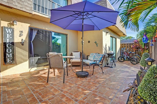 804 Waterview Drive, Palm Springs, FL 33461