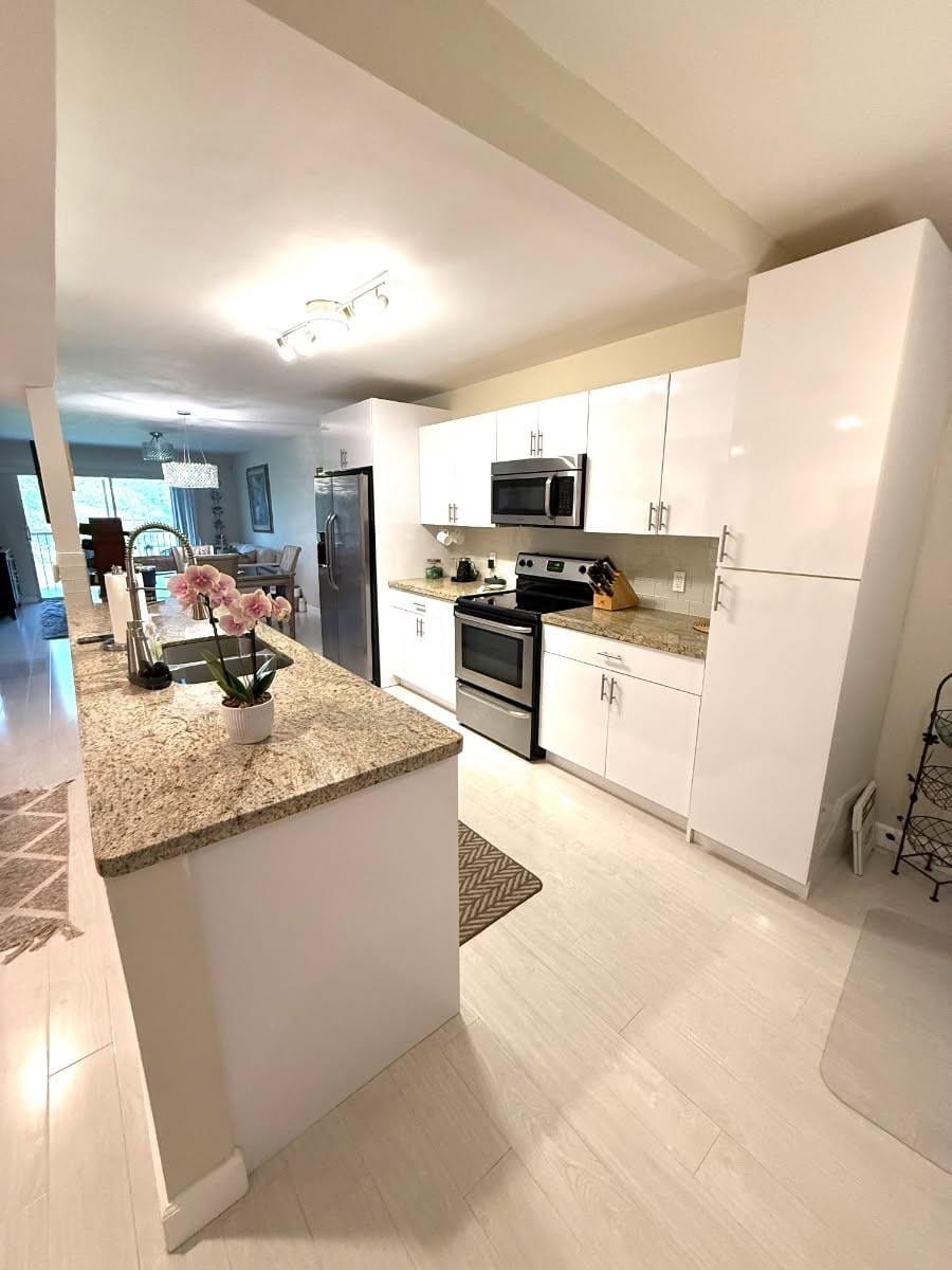 1600 SW 127th Way 208C, Pembroke Pines, FL 33027