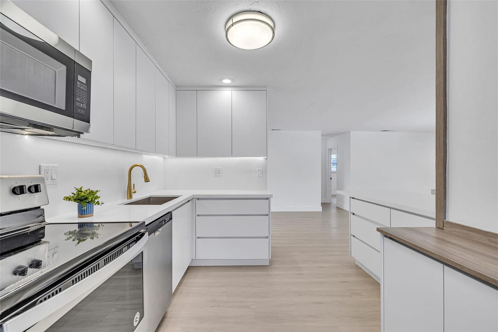 2120 NW 82nd Way, Sunrise, FL 33322