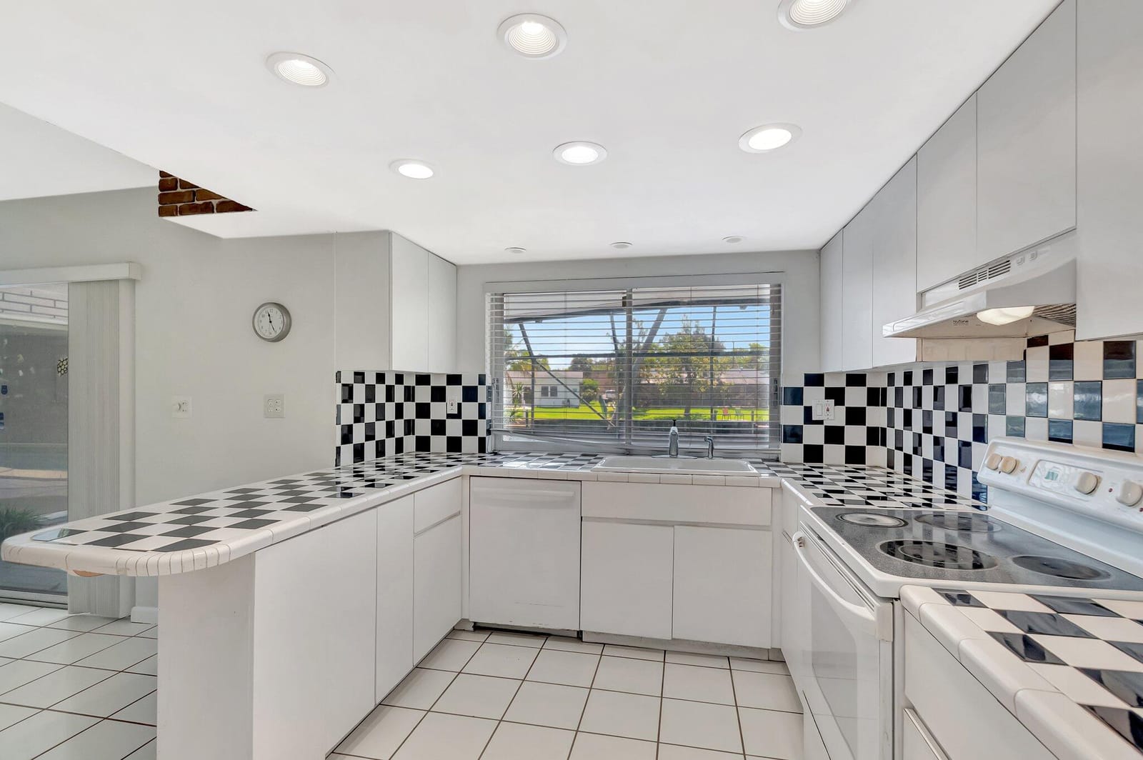 1746 W Terrace Drive — photo 11
