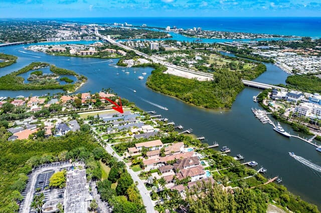301 Fishermans Way, sold in Waters Edge Est, Jupiter, FL