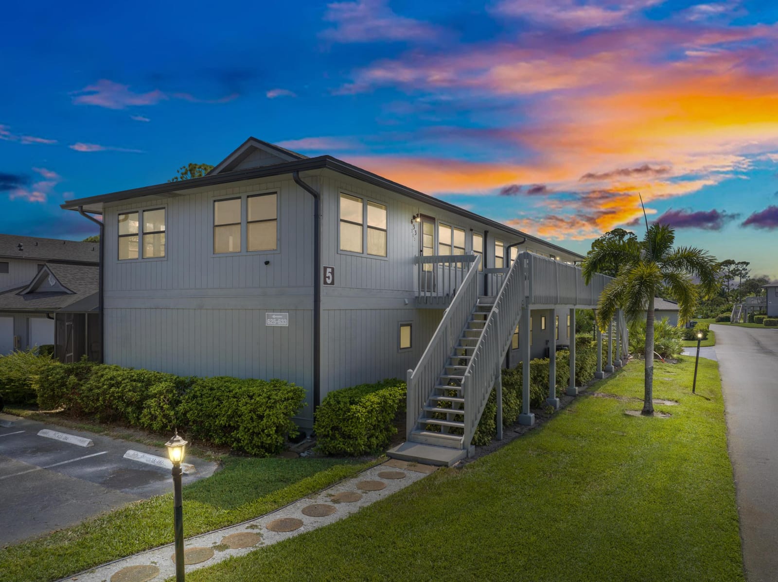 633 Centre Court SW 202, Vero Beach, FL 32962
