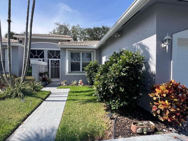 9875 Crescent View Drive S, Boynton Beach, FL 33437