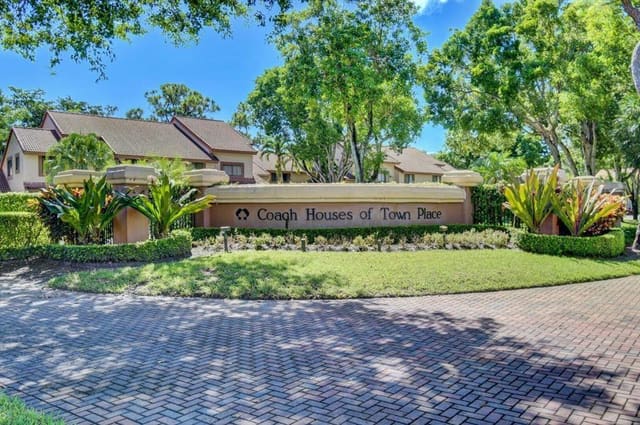 5590 Coach House Circle B, Boca Raton, FL 33486