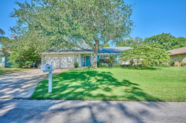 527 10th Court, Vero Beach, FL 32962