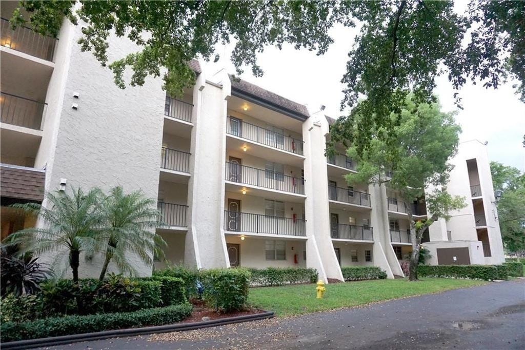 9410 Poinciana Place 303, Davie, FL 33324