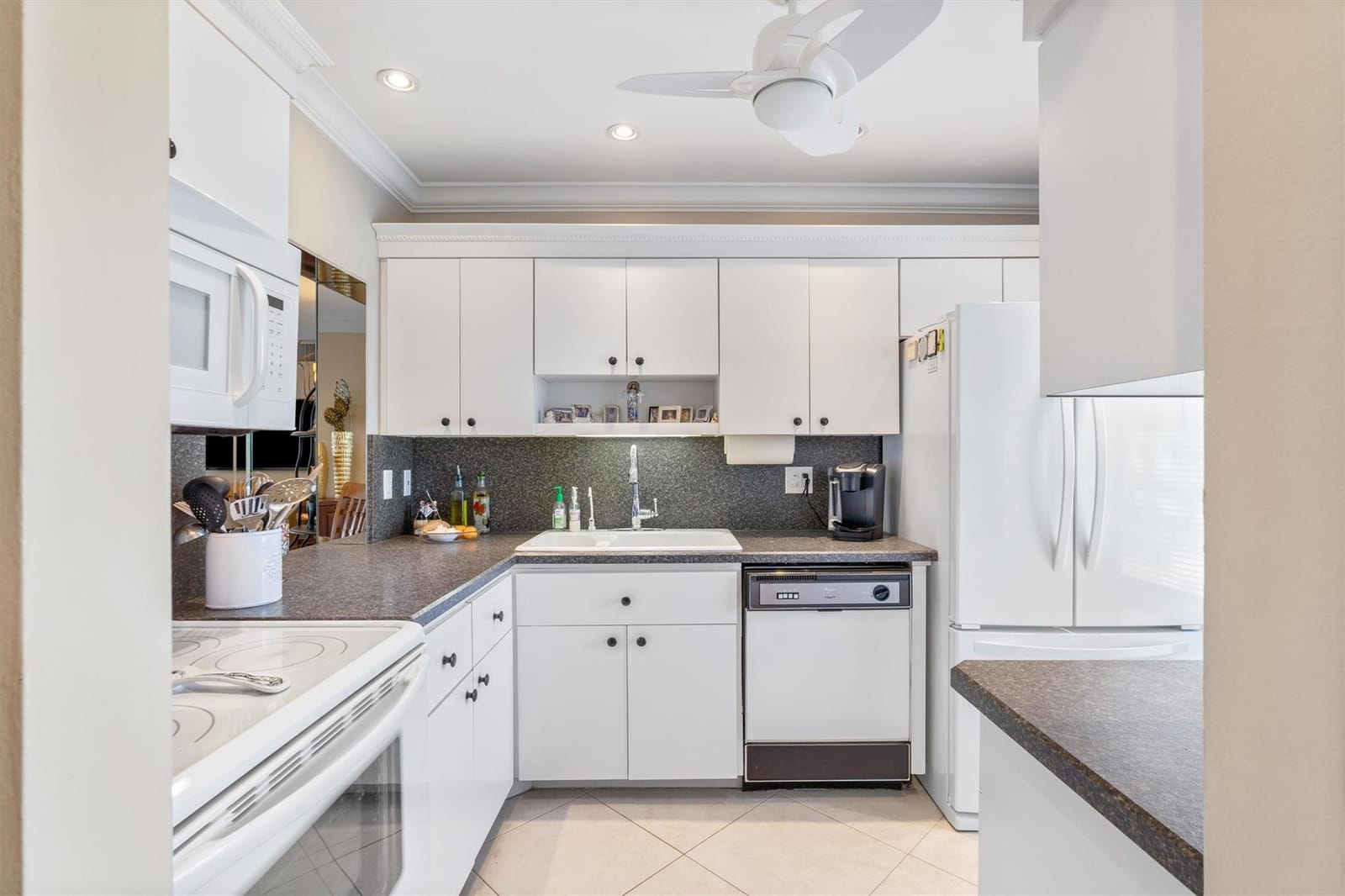1461 S Ocean Boulevard 327, Lauderdale-By-The-Sea, FL 33062 photo 25