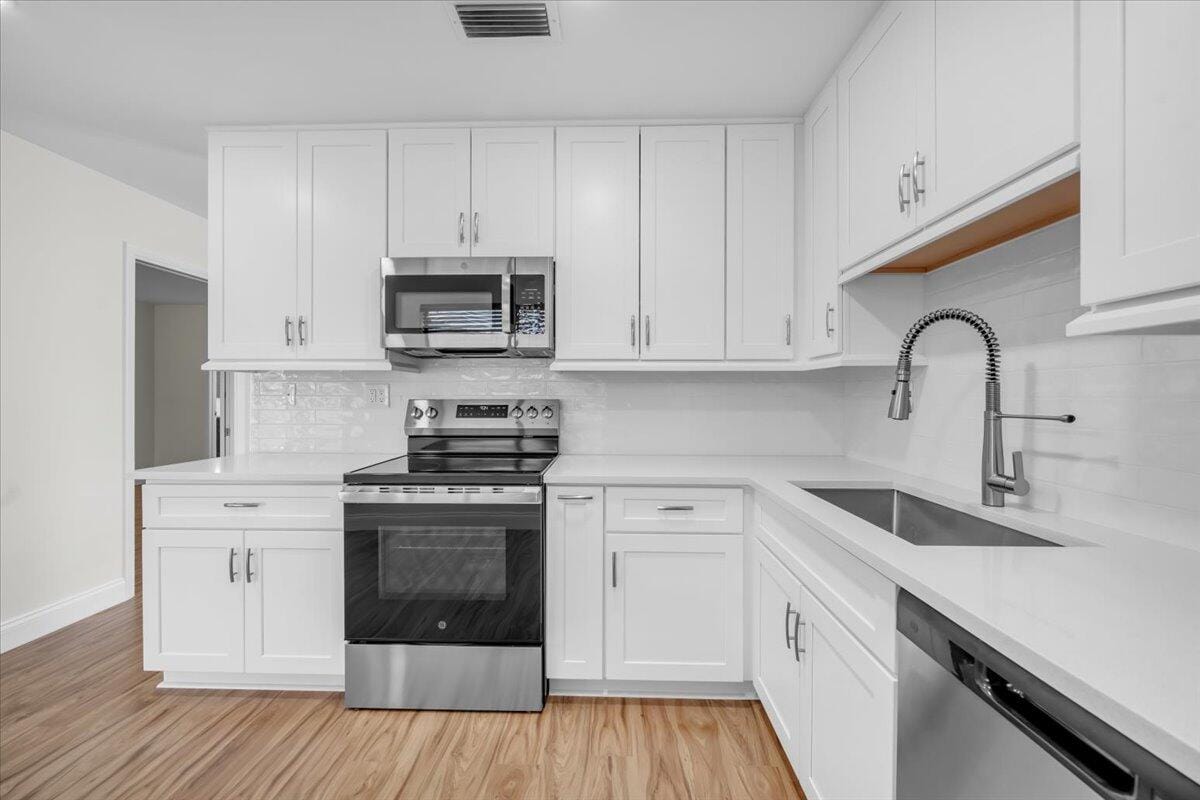 1714 Palmland Drive 1714 — photo 4