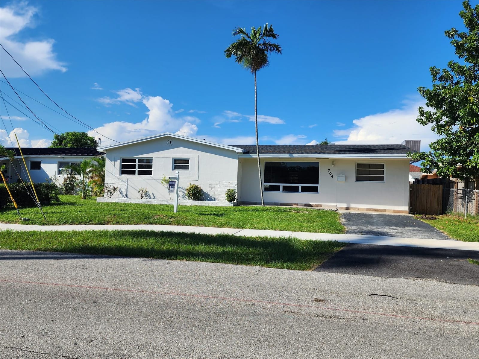 704 SW 4th Street, Hallandale Beach, FL 33009