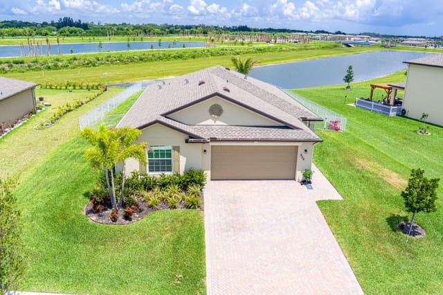 956 Bent Creek Drive, Fort Pierce, FL 34947