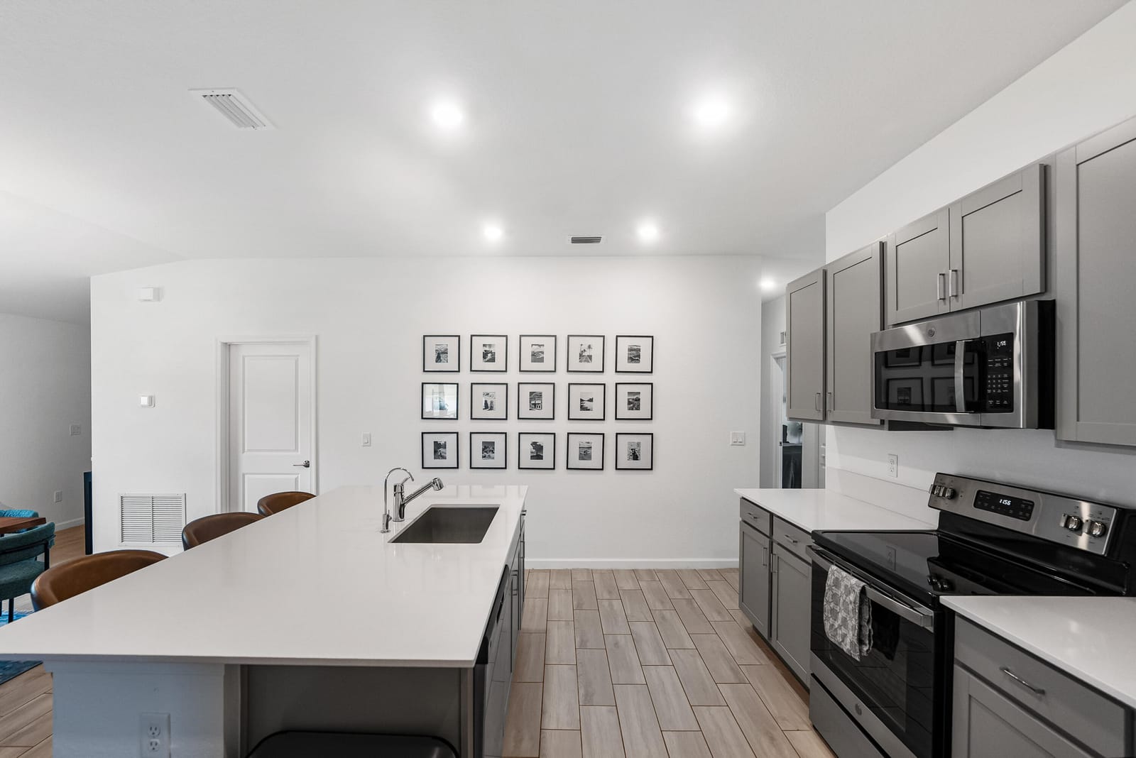 956 Bent Creek Drive — photo 2