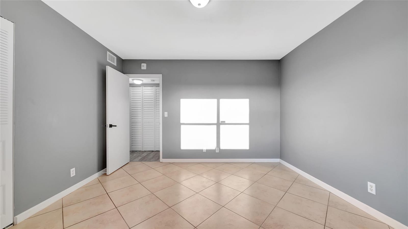 10433 Sunrise Lakes Boulevard 409 — photo 11