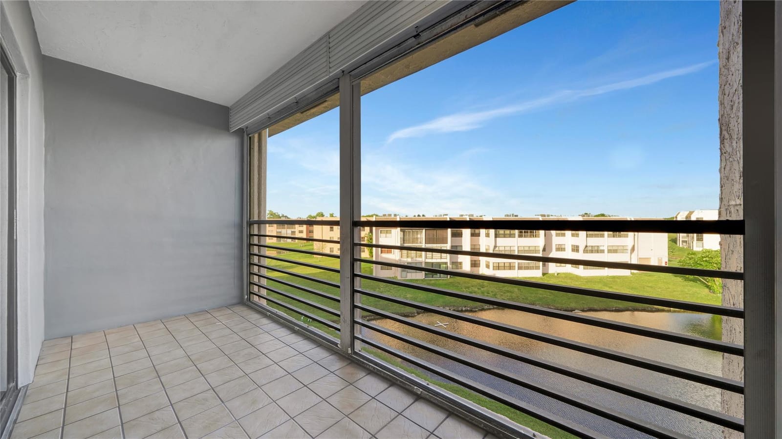 10433 Sunrise Lakes Boulevard 409, Sunrise, FL 33322 photo 27