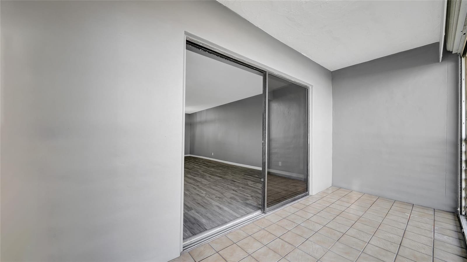 10433 Sunrise Lakes Boulevard 409, Sunrise, FL 33322 photo 28