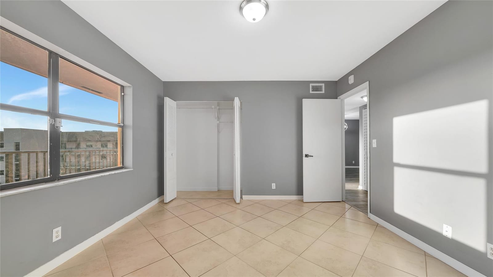 10433 Sunrise Lakes Boulevard 409 — photo 9