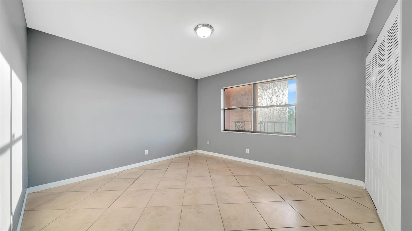 10433 Sunrise Lakes Boulevard 409 — photo 10