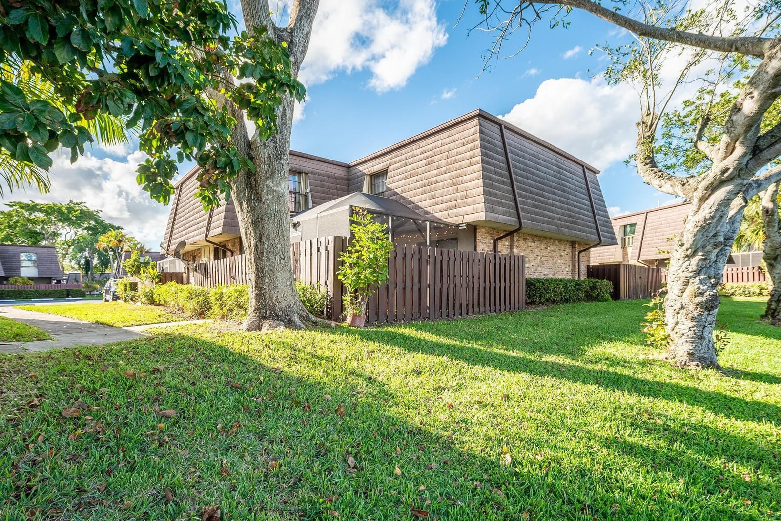 2670 NW 99th Avenue, Coral Springs, FL 33065