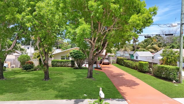 7684 S Haverhill Road Road, Lake Worth, FL 33463