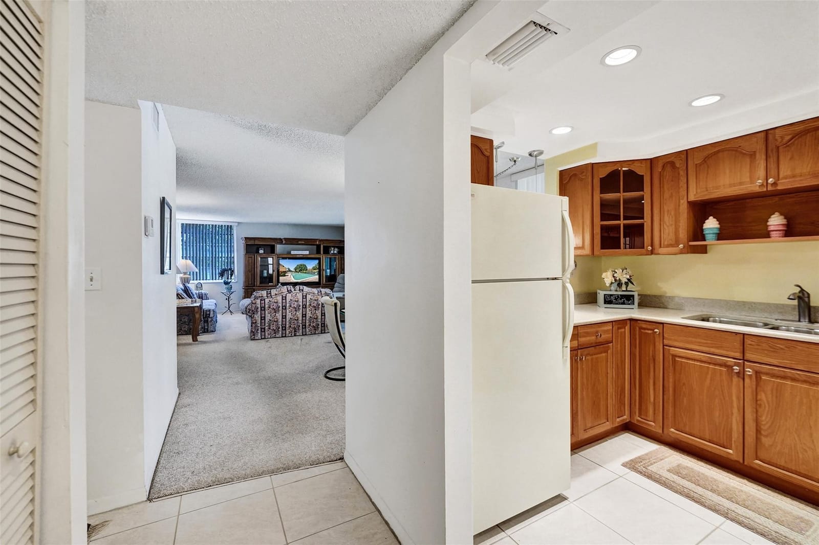 400 Commodore Drive 210 — photo 2