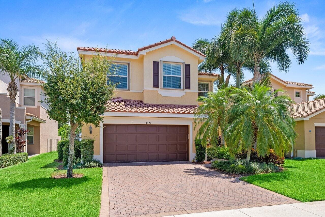 8142 Cantabria Falls Drive — photo 2