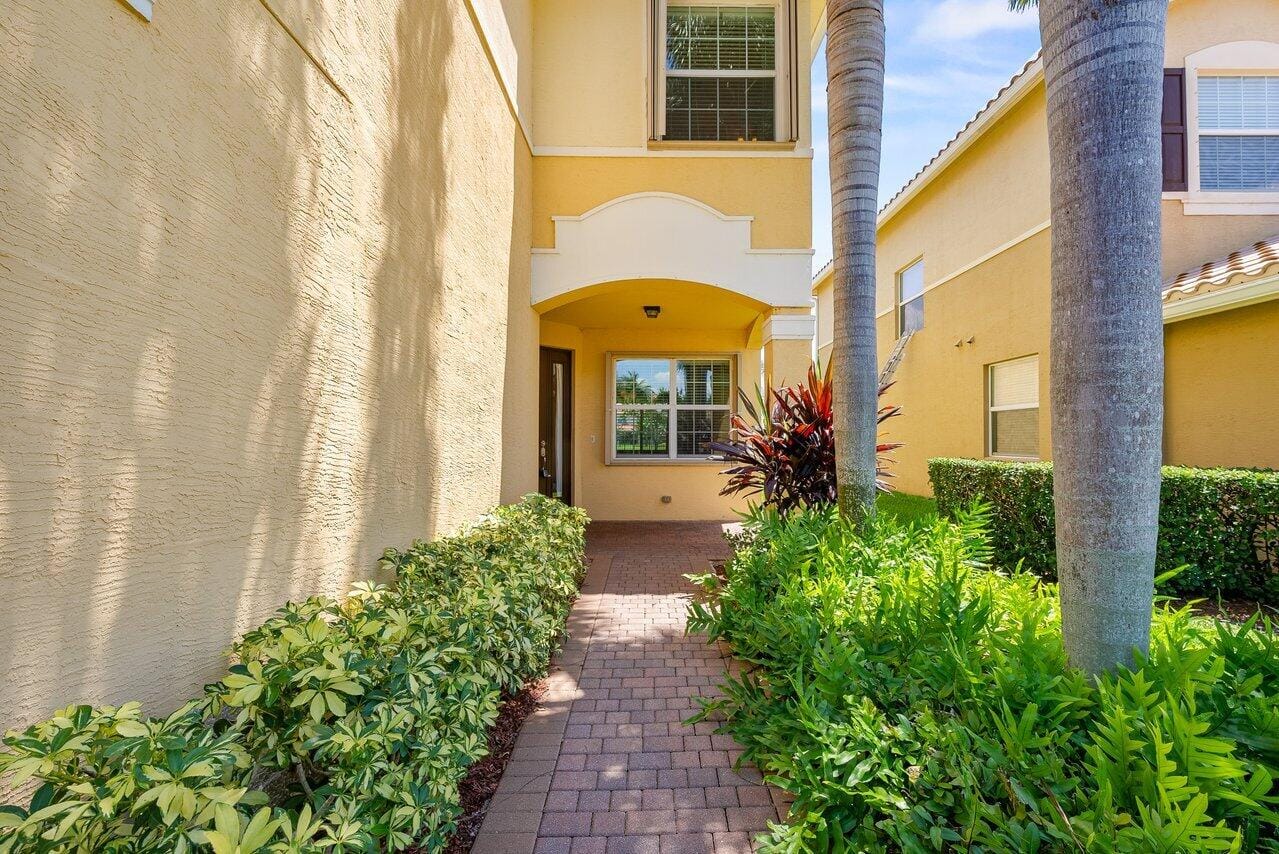 8142 Cantabria Falls Drive — photo 9