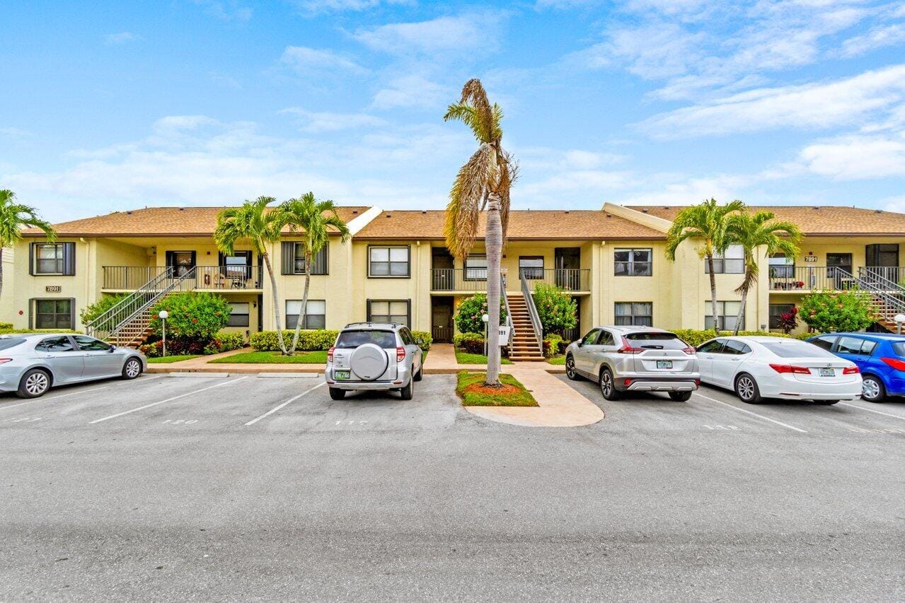 7891 Willow Spring Drive 1013, Lake Worth, FL 33467 photo 2