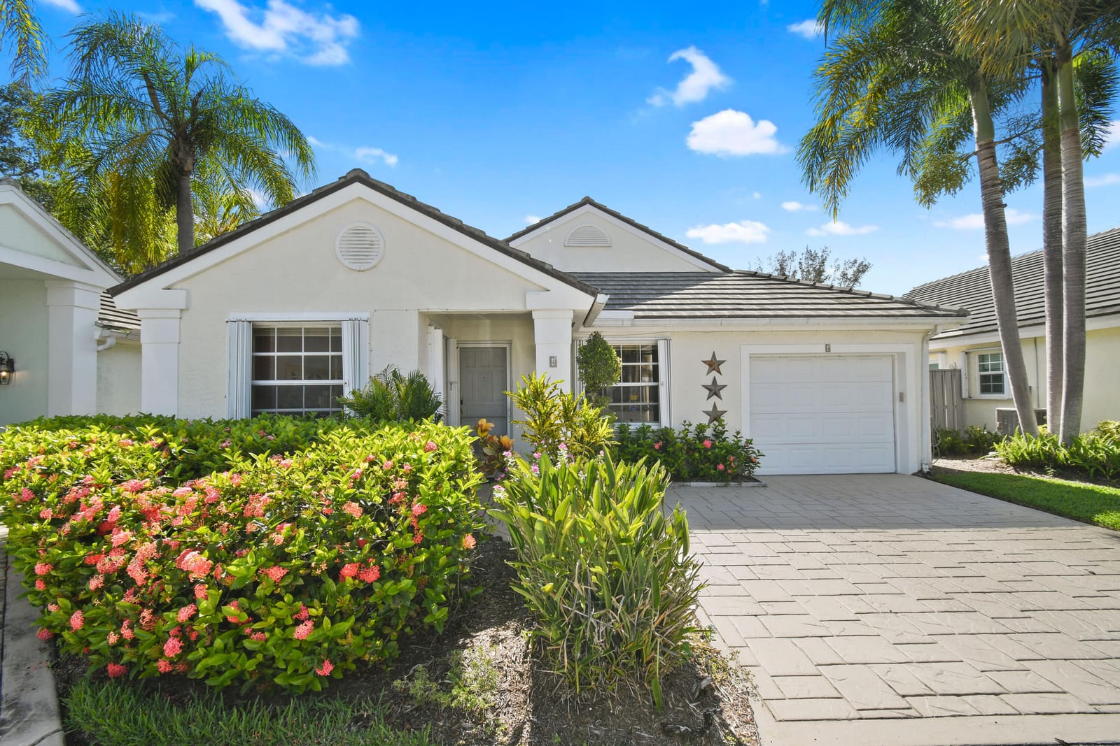 4 Admirals Court, Palm Beach Gardens, FL 33418