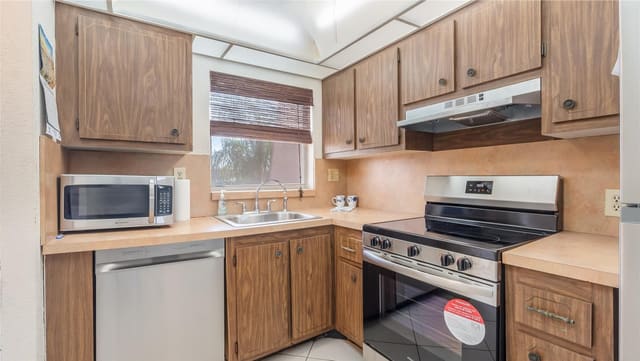 9750 Sunrise Lakes Boulevard 302, sold in Sunrise Lakes Phase Iii, Sunrise, FL