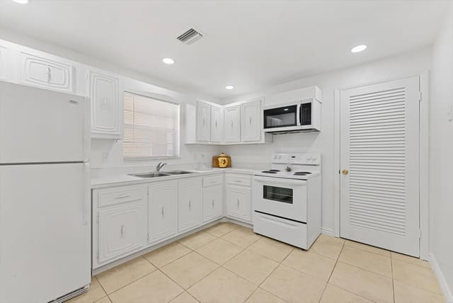 10821 N Military Trail 19, sold in Trails End Villas Inc Con, Palm Beach Gardens, FL