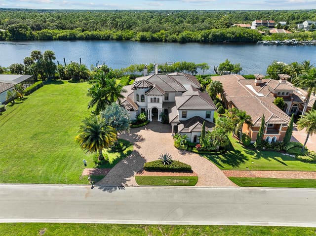 201 SE Fiore Bello, Port St. Lucie, FL 34952