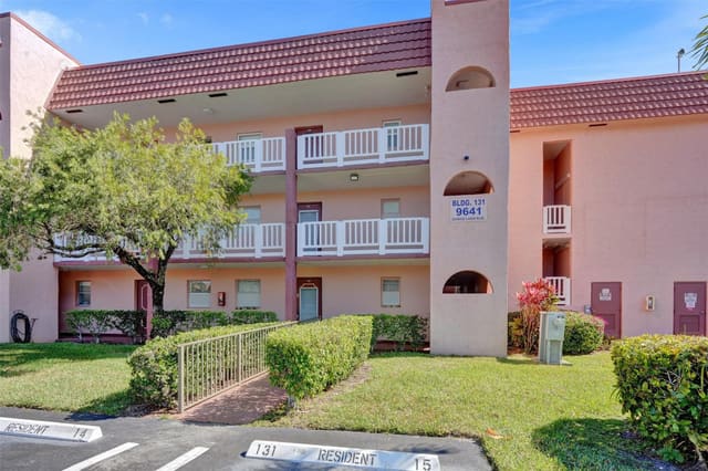 9641 Sunrise Lakes Boulevard 106, Sunrise, FL 33322
