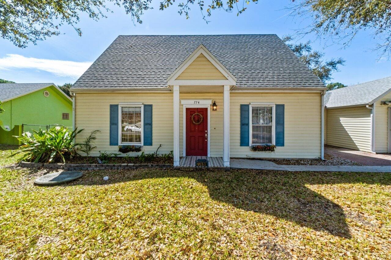 774 NW Airoso Boulevard, Port St. Lucie, FL 34983