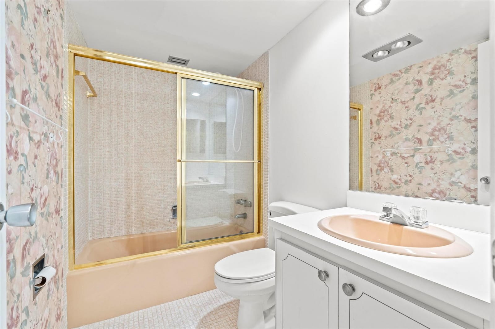 3200 N Palm Aire Drive 303 — photo 10