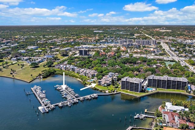 1618 Twelve Oaks Way 104, North Palm Beach, FL 33408