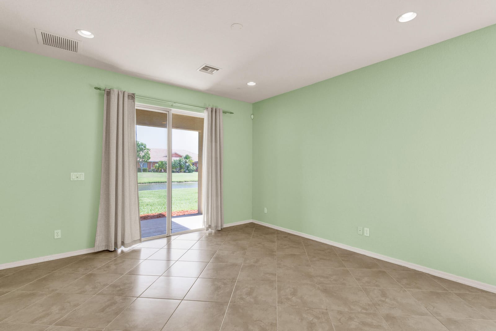 6380 Oxford Circle 104d — photo 3