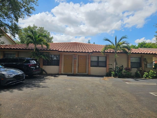 11560 NW 37th Street, sold in Castlewood, Coral Springs, FL