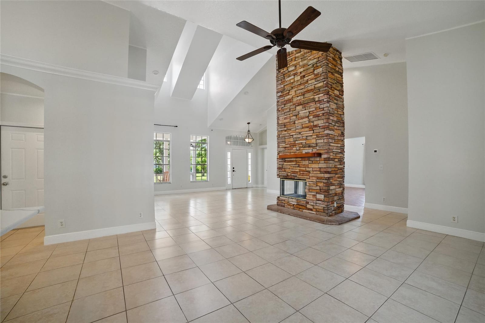 13105 Raymond Drive — photo 3