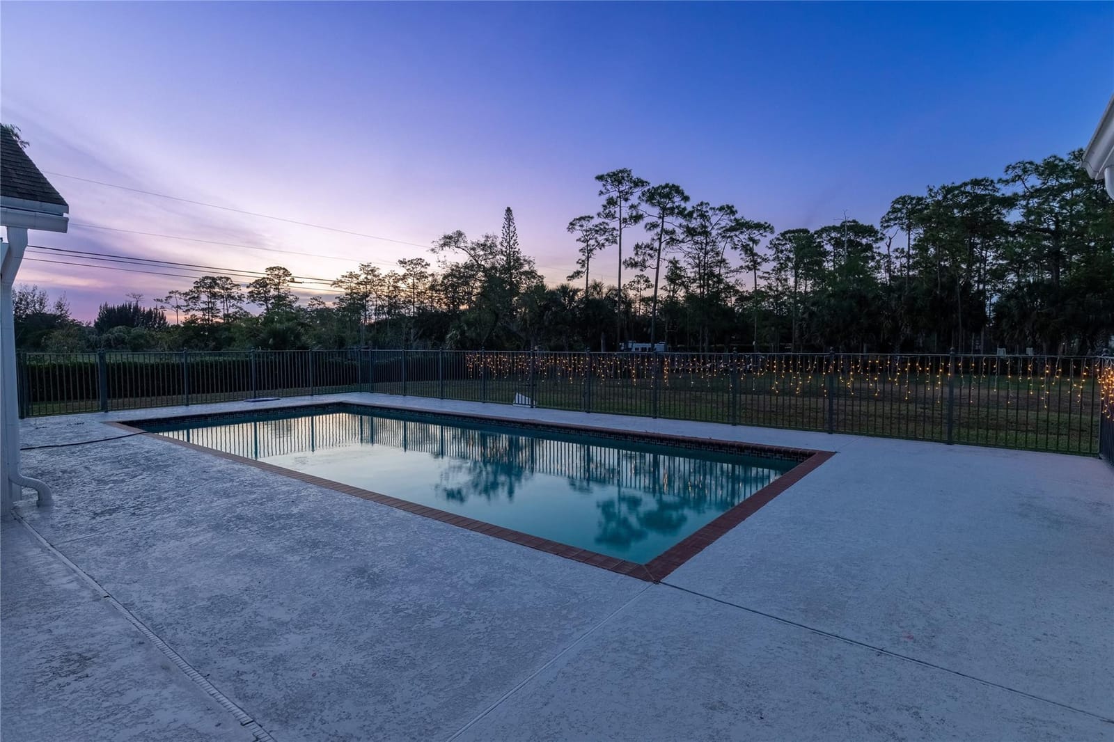 13105 Raymond Drive — photo 9