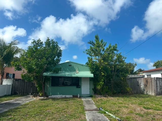 2339 Mckinley Street, sold in Hollywood Park 4-19 B, Hollywood, FL