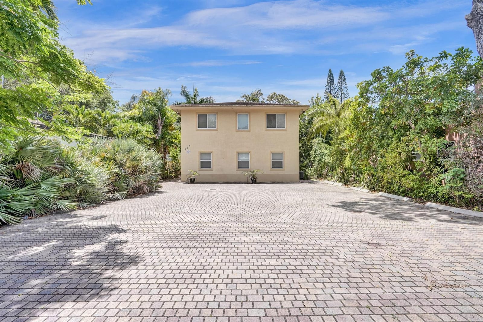 420 SE 18th Court, Fort Lauderdale, FL 33316