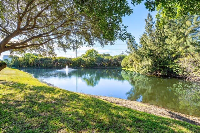 5424 Viburnum Circle, sold in Las Verdes, Pembroke Pines, FL