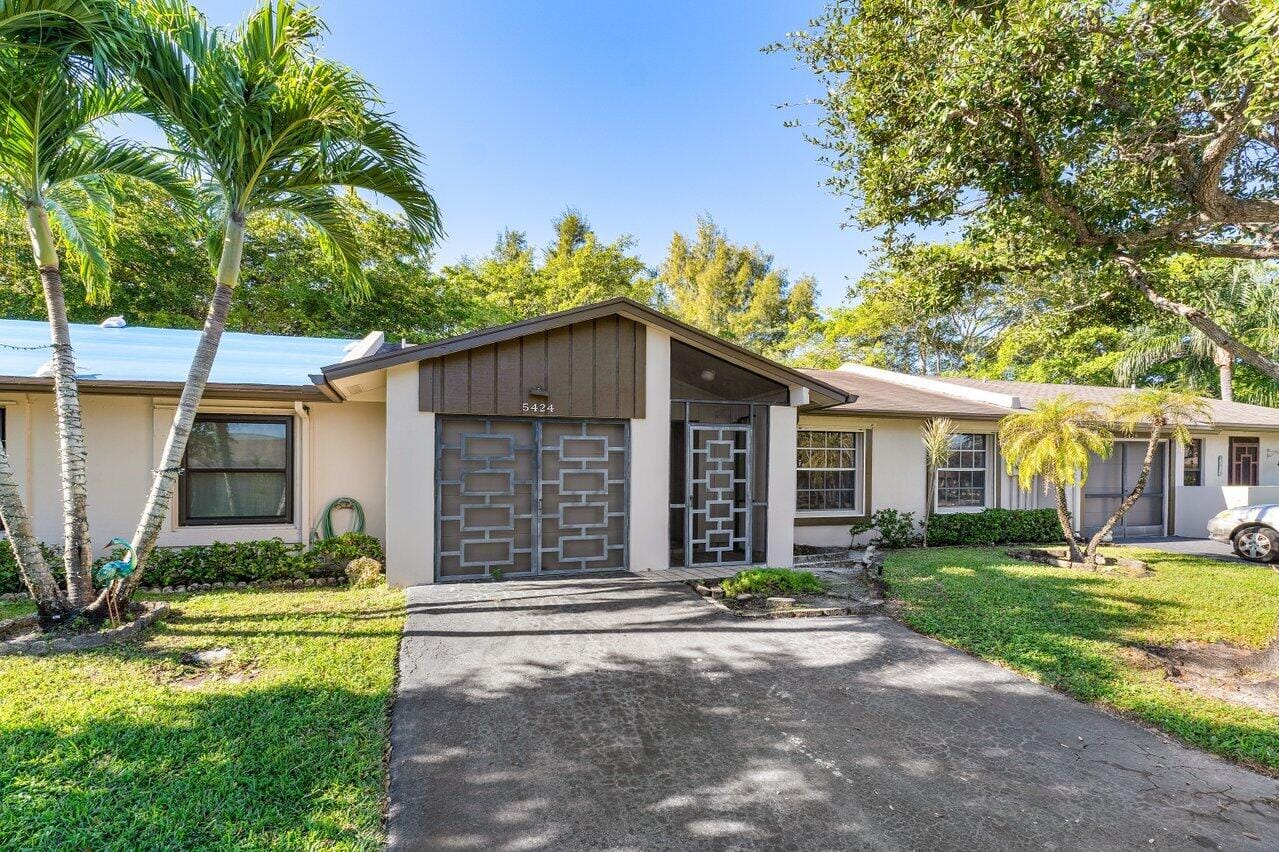 5424 Viburnum Circle, Delray Beach, FL 33484 photo 2