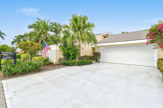 17187 Bay Street, Jupiter, FL 33477