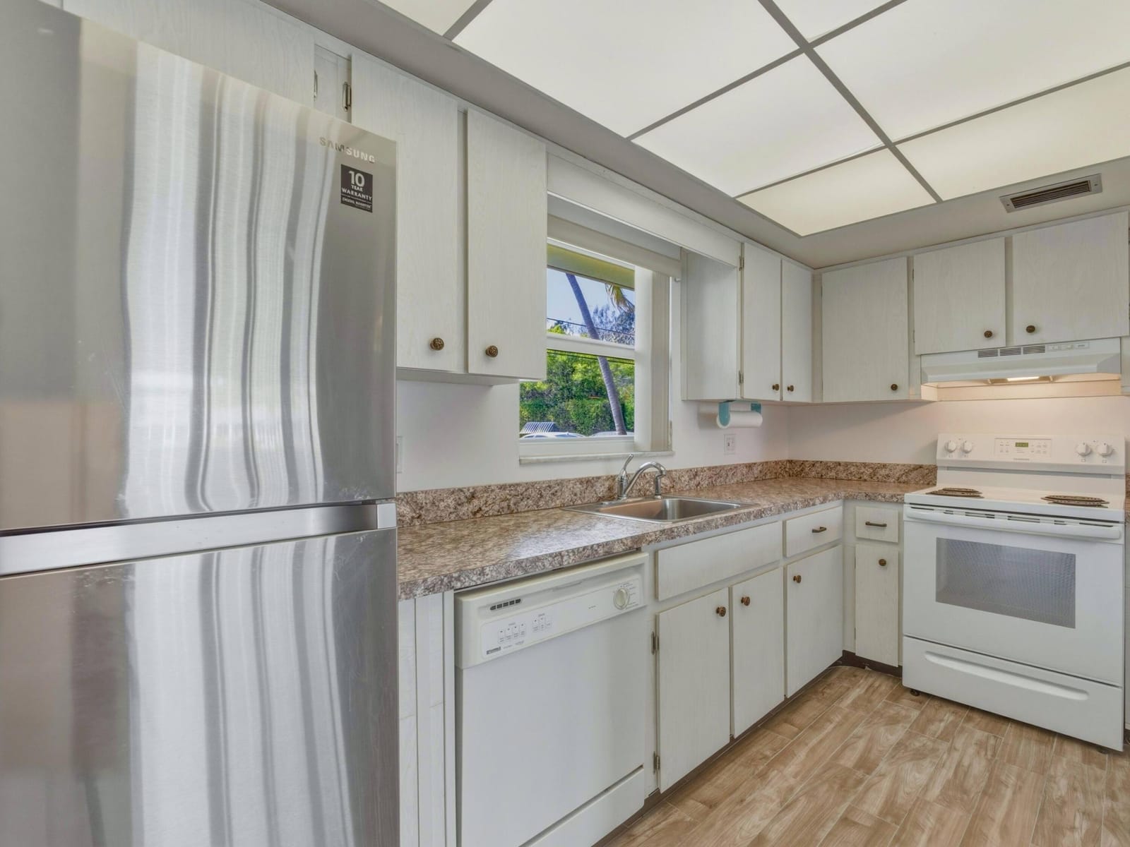 301 Circle Drive S 103 — photo 8