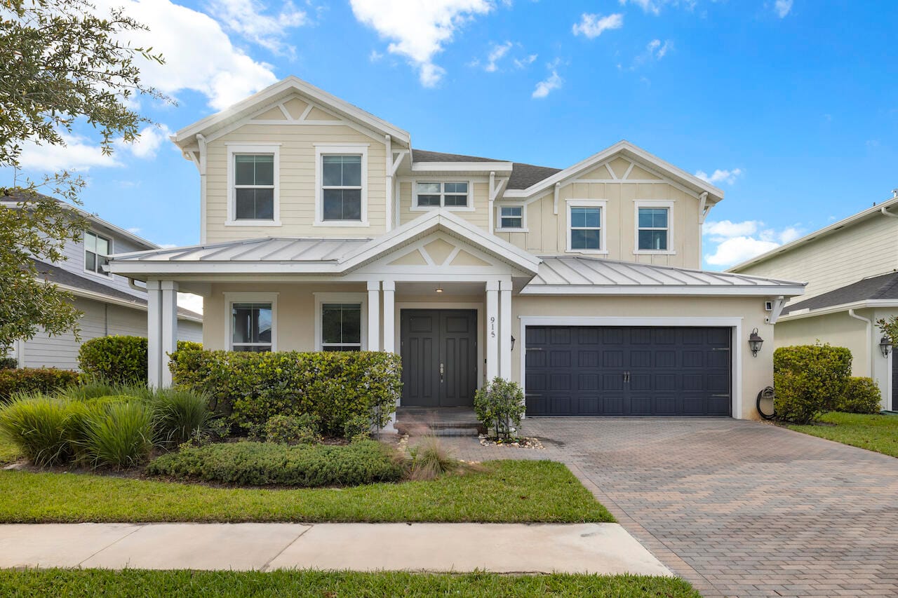 915 Sweetgrass Street, Loxahatchee, FL 33470