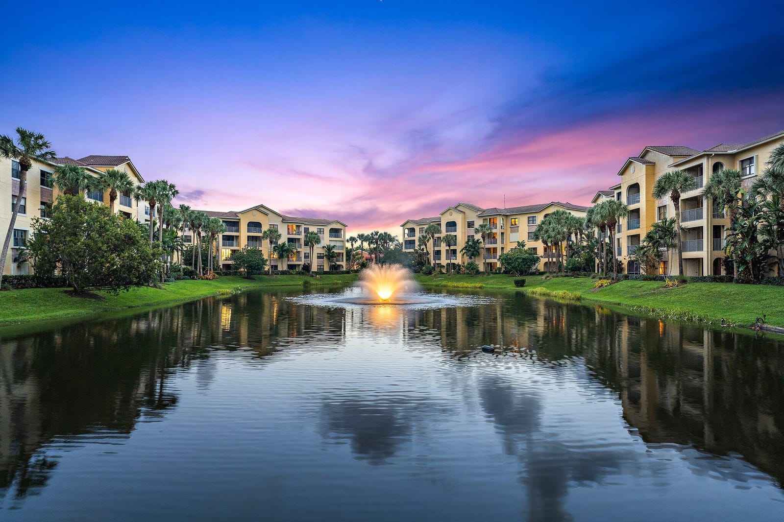 500 Uno Lago Drive 204, Juno Beach, FL 33408