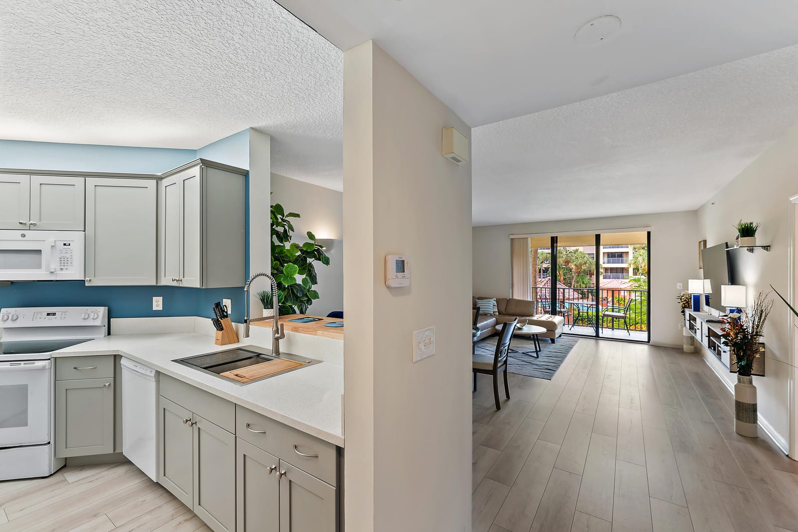 500 Uno Lago Drive 204, Juno Beach, FL 33408 photo 12
