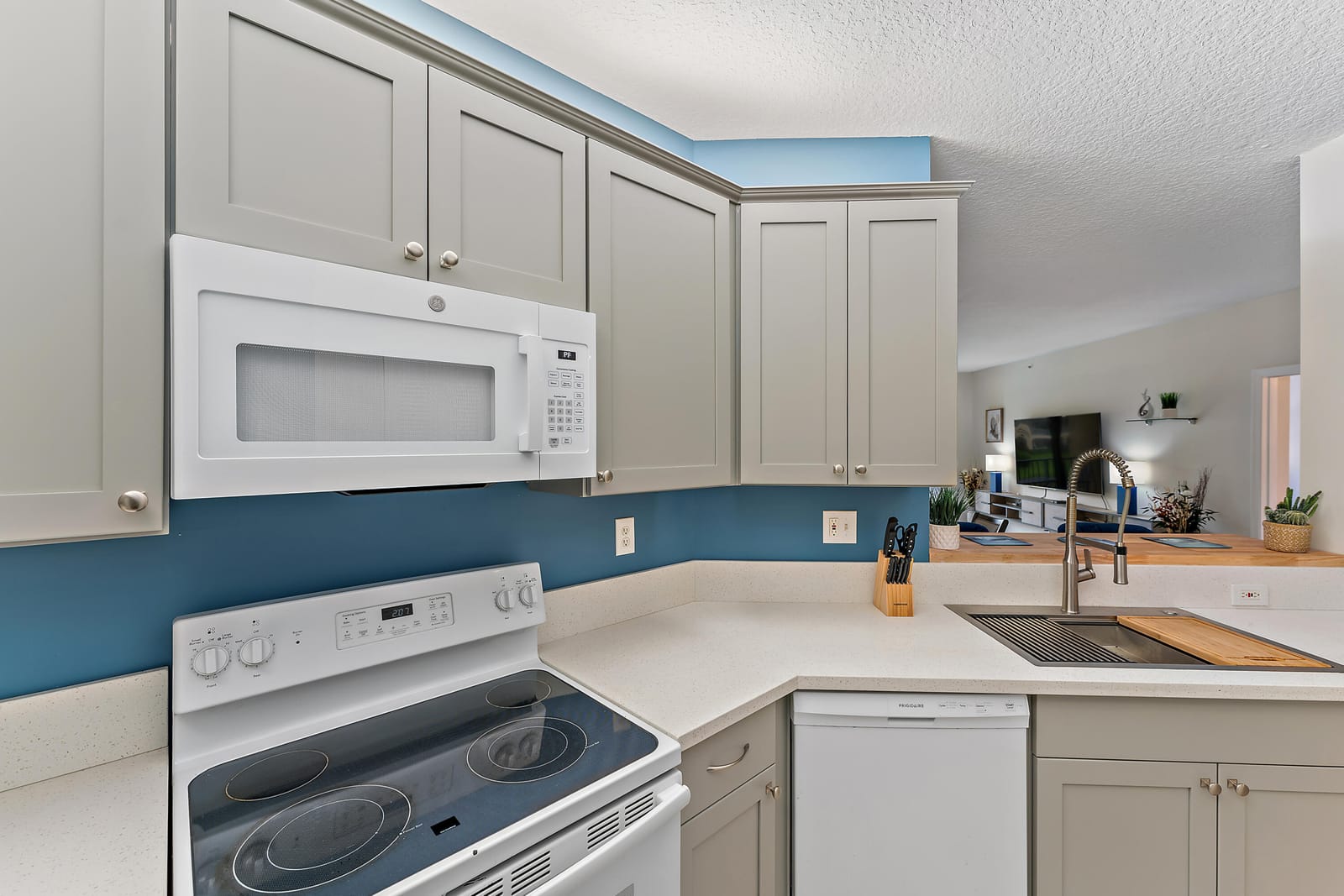 500 Uno Lago Drive 204, Juno Beach, FL 33408 photo 15